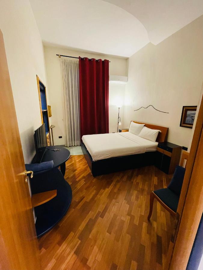 Smln Rooms & Suites Naples Luaran gambar