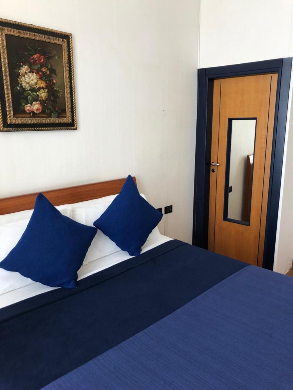 Smln Rooms & Suites Naples Luaran gambar