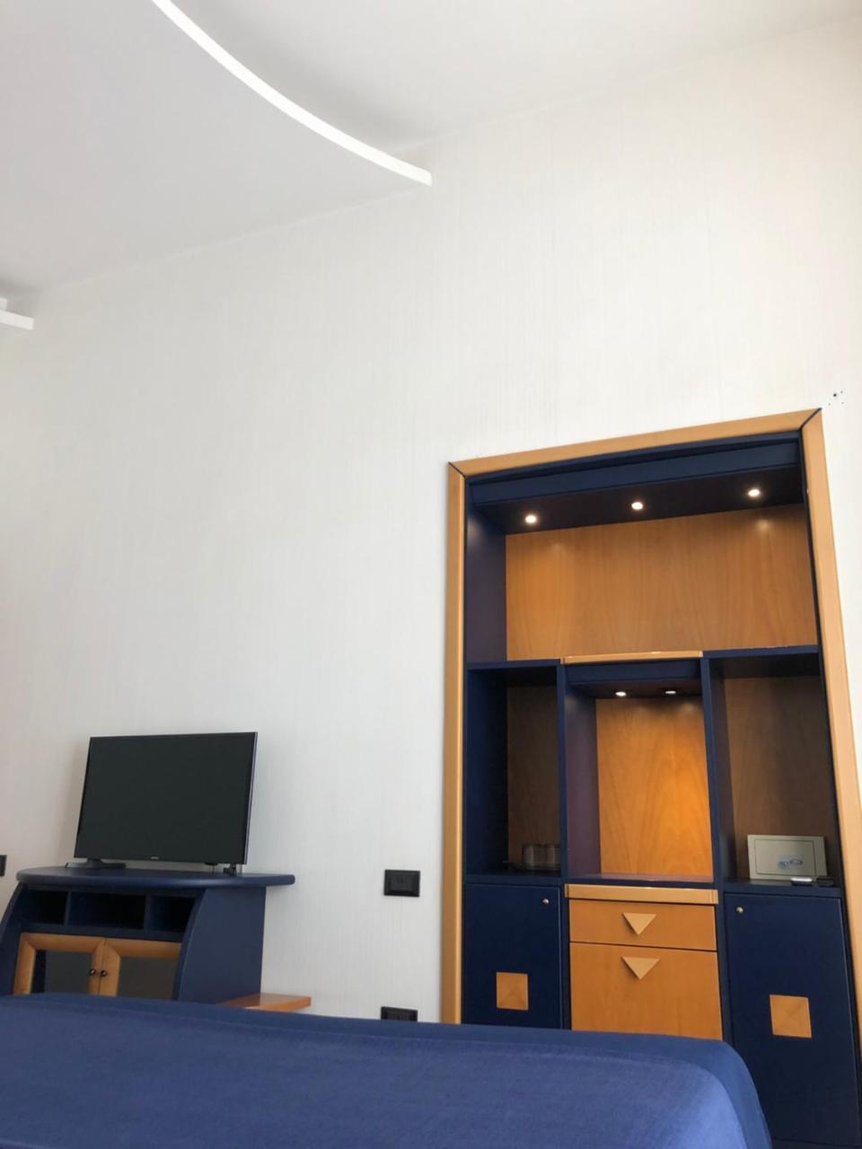 Smln Rooms & Suites Naples Luaran gambar